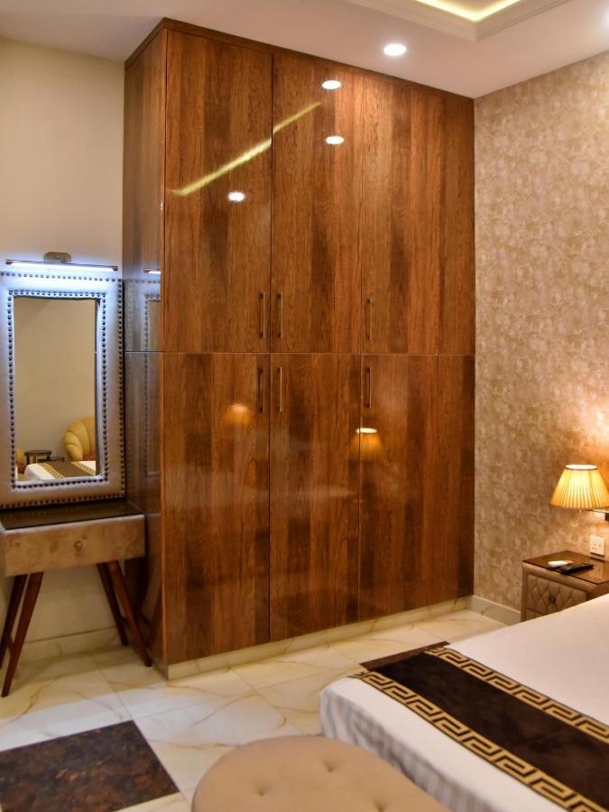 Imperial Suites Lahore Ngoại thất bức ảnh