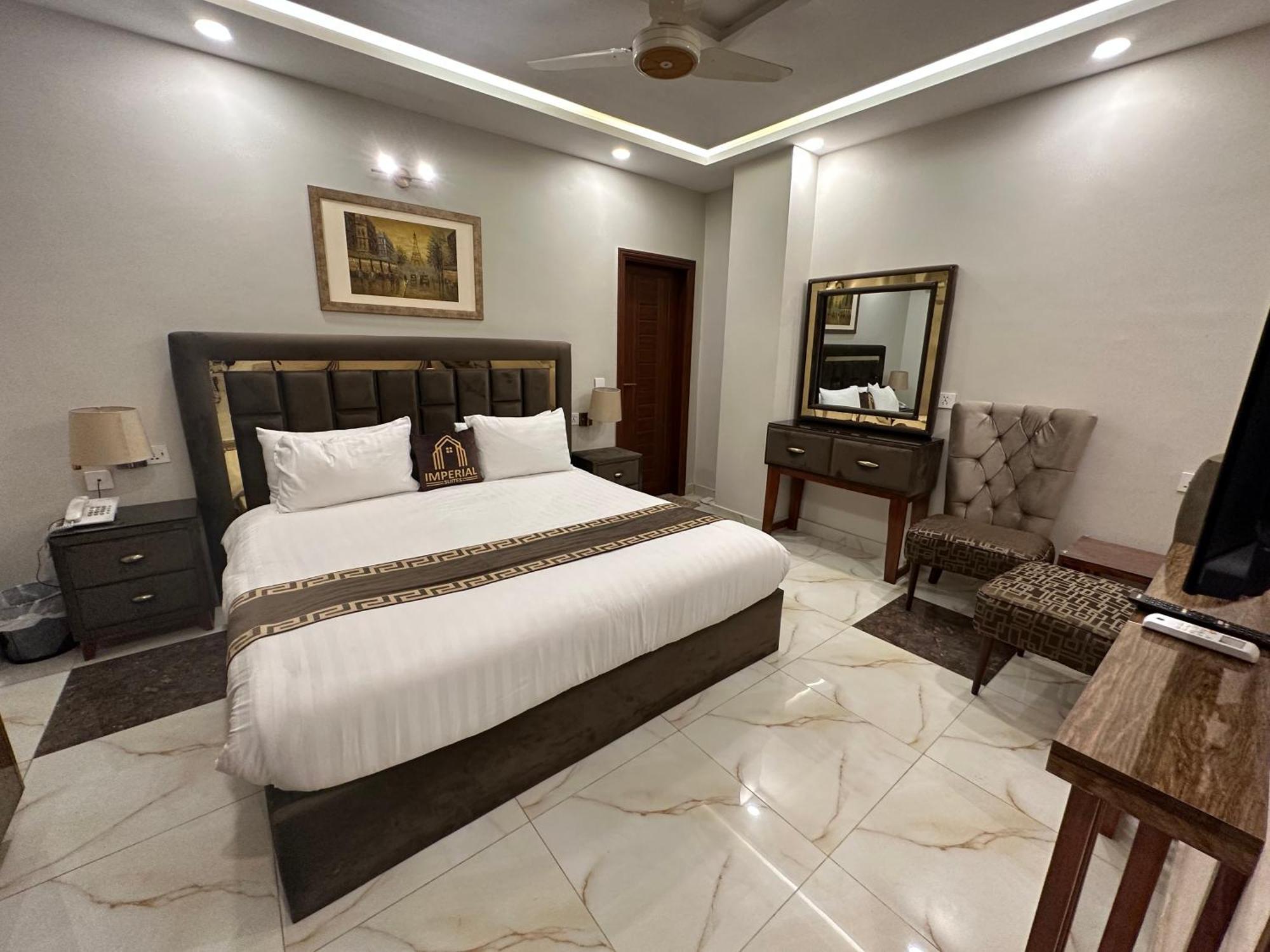 Imperial Suites Lahore Ngoại thất bức ảnh