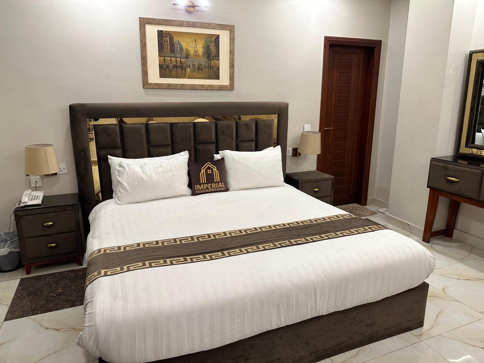 Imperial Suites Lahore Ngoại thất bức ảnh