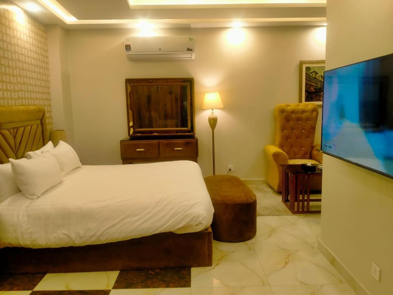 Imperial Suites Lahore Ngoại thất bức ảnh